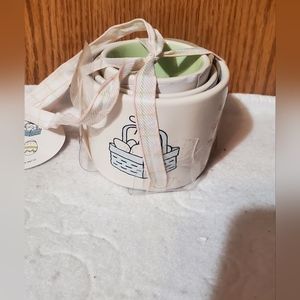 New rae dunn measuring cups-- reposhing.